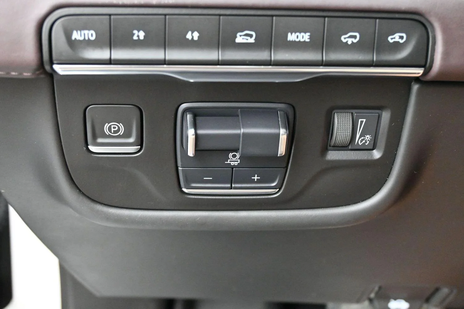 Used 2021 Crystal White Tricoat Cadillac Sport Platinum image 32