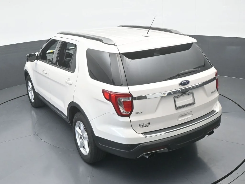 Used 2018 White Platinum Clearcoat Metallic Ford XLT image 51