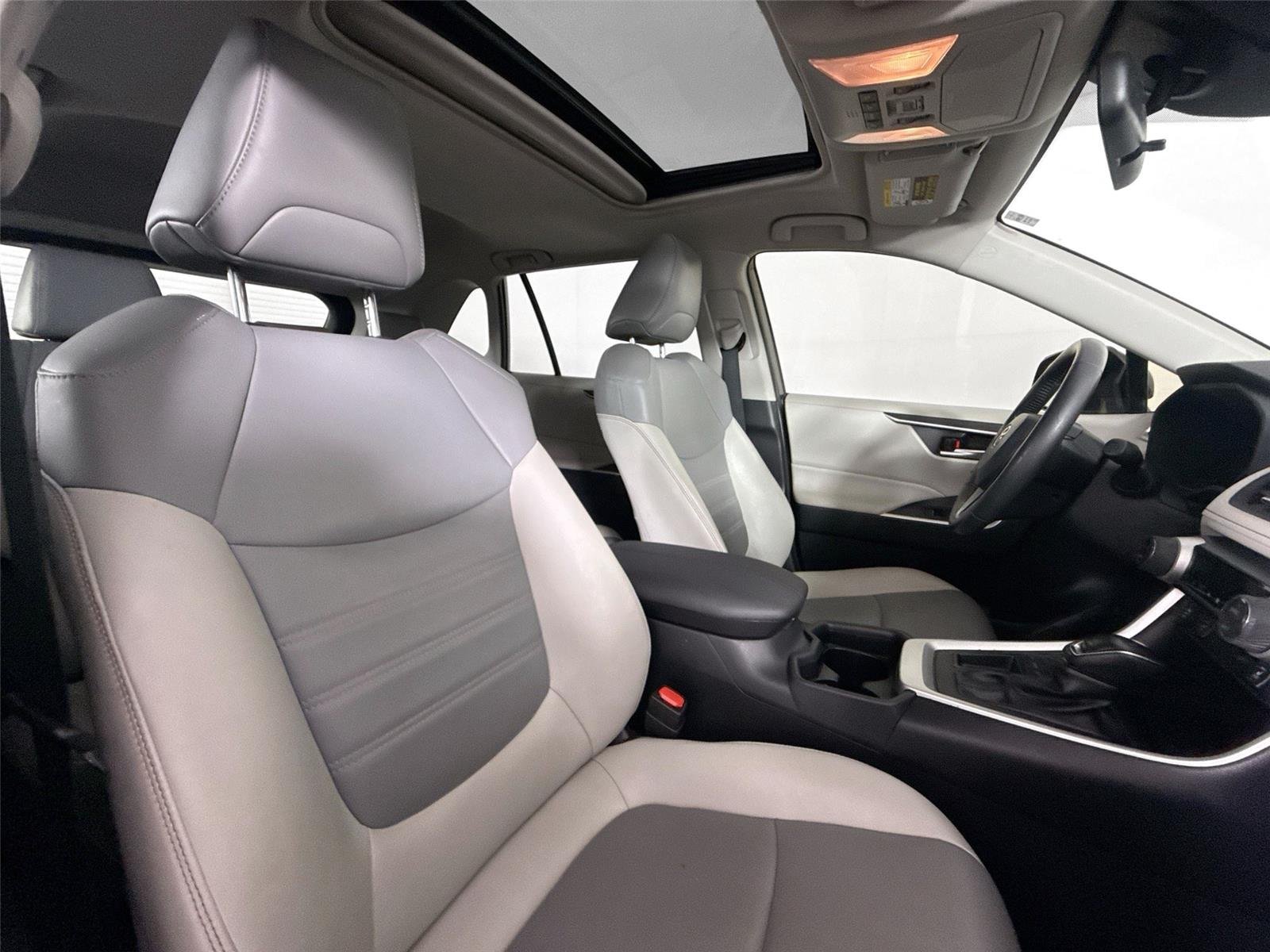 Used 2020 Magnetic Gray Metallic Toyota XLE Premium image 41