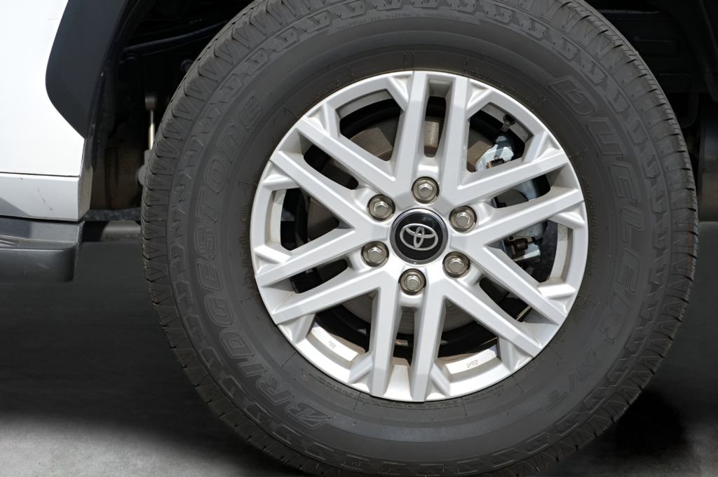 Used 2026 Ice Cap Toyota SR5 image 12
