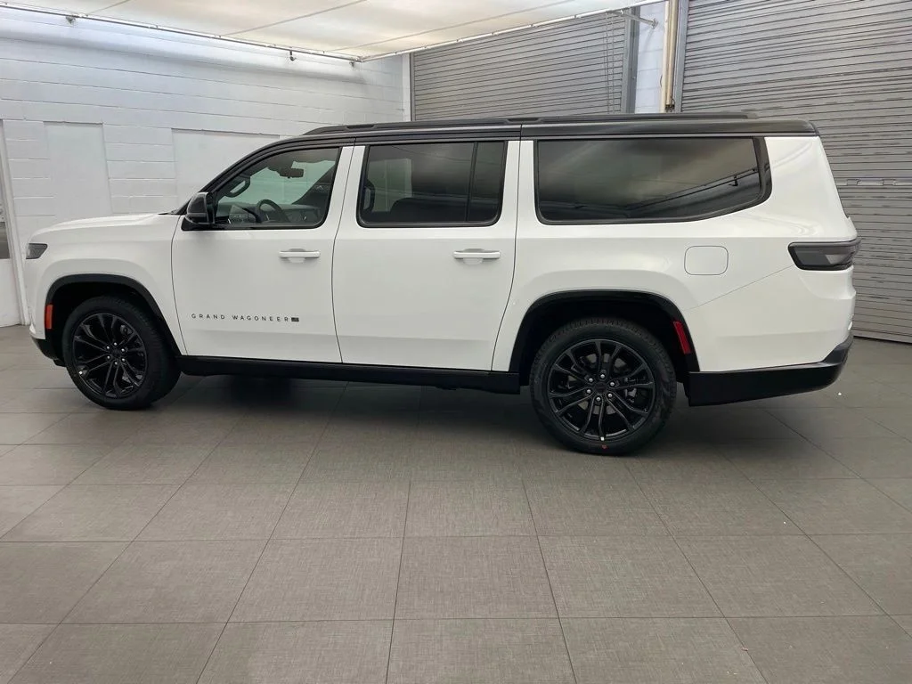 New 2026 White Jeep Summit Reserve image 6