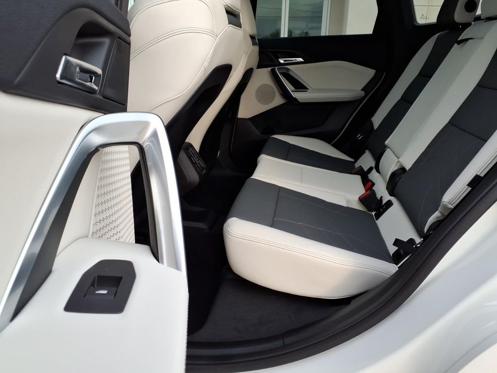 New 2026 Alpine White BMW xDrive28i image 5