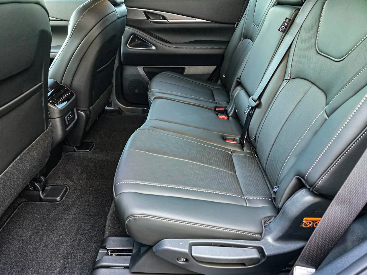 New 2027 GRAPHITE SHADOW INFINITI Luxe AWD image 22