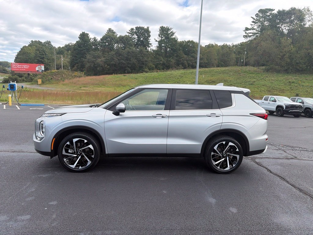Used 2024 Gray Mitsubishi SE image 5