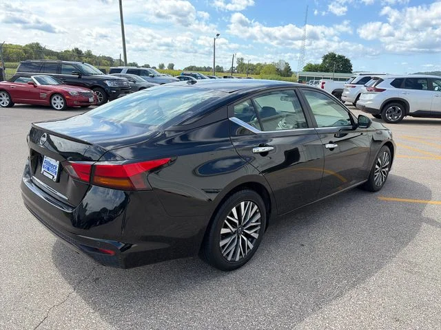 Used 2025 Super Black Clearcoat Nissan 2.5 SV image 9