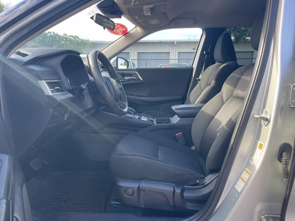 Used 2022 Silver Mitsubishi ES image 5