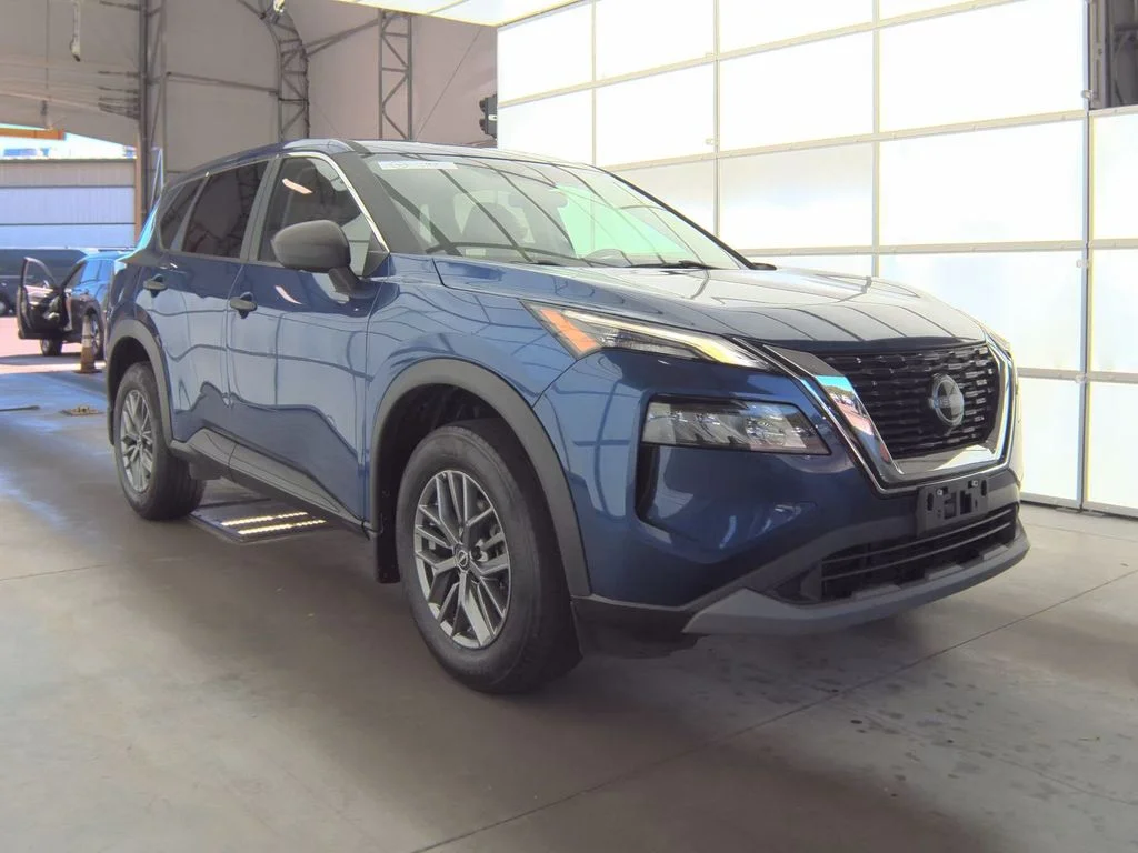 Used 2023 Blue Nissan S image 3