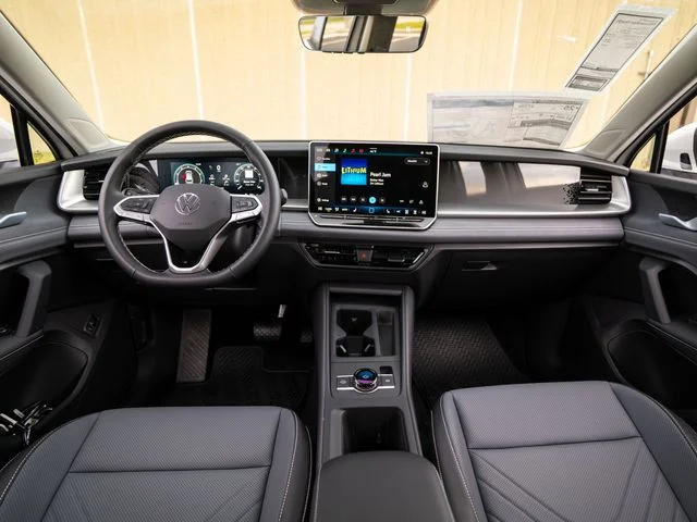 New 2026 White/off-white Volkswagen 2.0T SE image 10