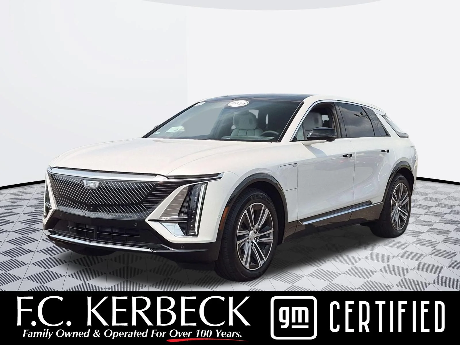 Used 2024 Crystal White Tricoat Cadillac Luxury image 1