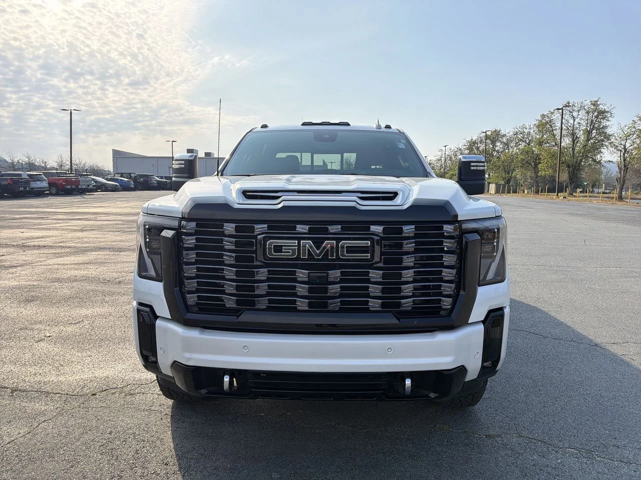 Used 2025 White Frost Tricoat GMC Denali Ultimate image 3