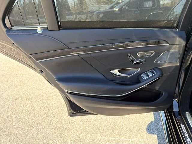 Used 2017 Black Mercedes-Benz 4MATIC® image 22