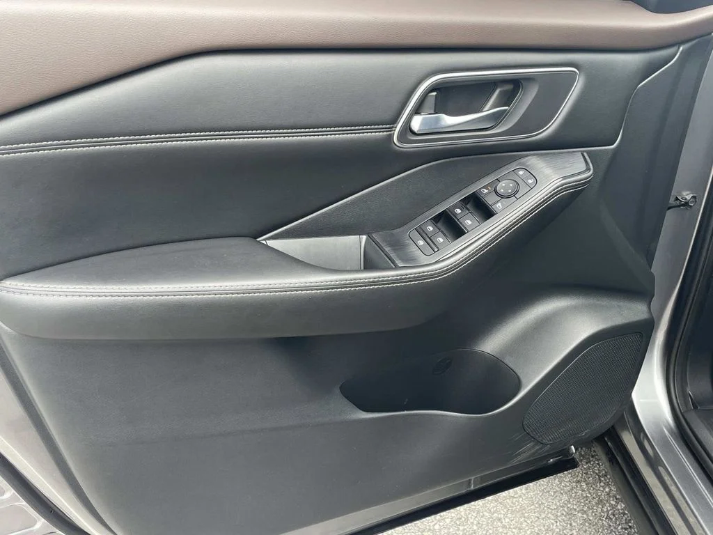 Used 2021 Gray Nissan SV image 12