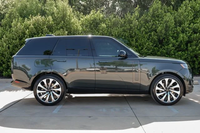 New 2026  Land Rover SE image 8