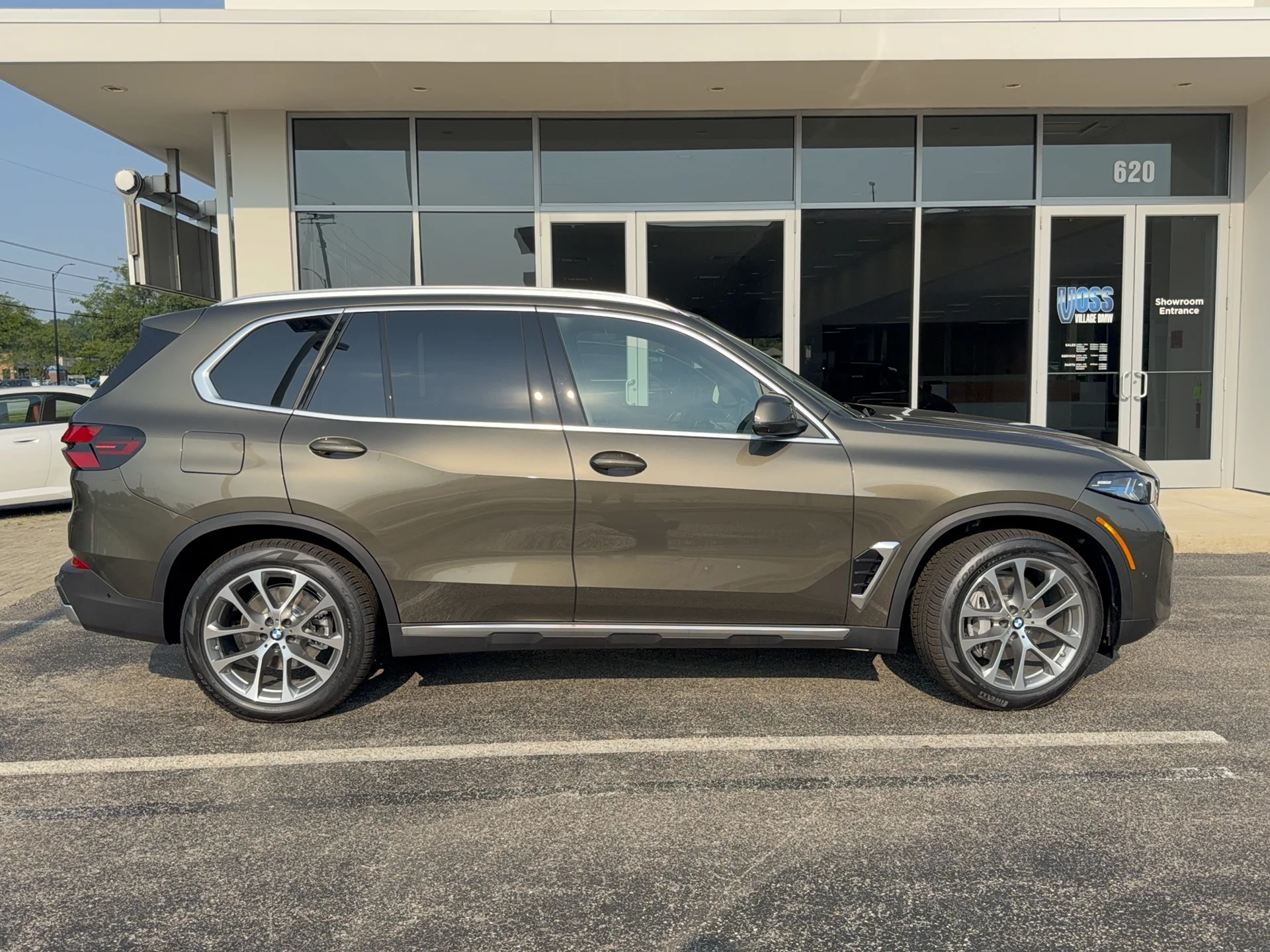 New 2026 Manhattan Green Metallic BMW xDrive40i image 2