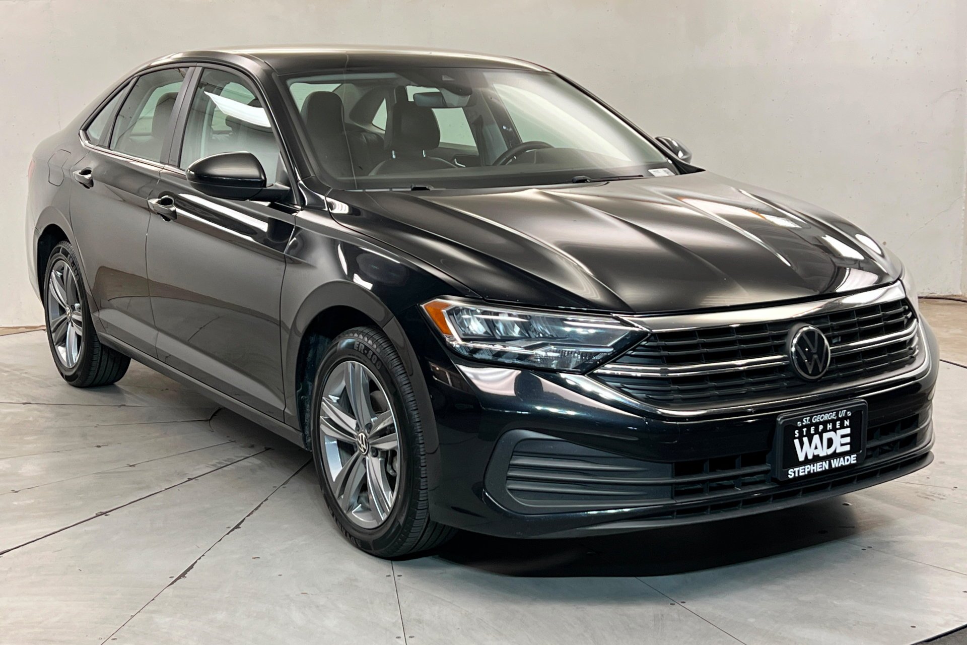 Used 2024 Silver Volkswagen SE image 8