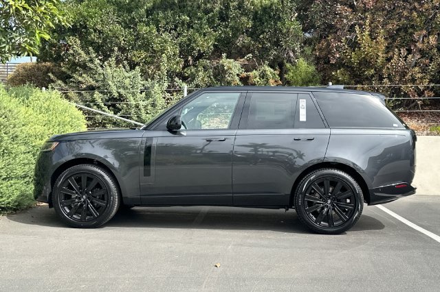 New 2027 Carpathian Grey Land Rover SE image 2