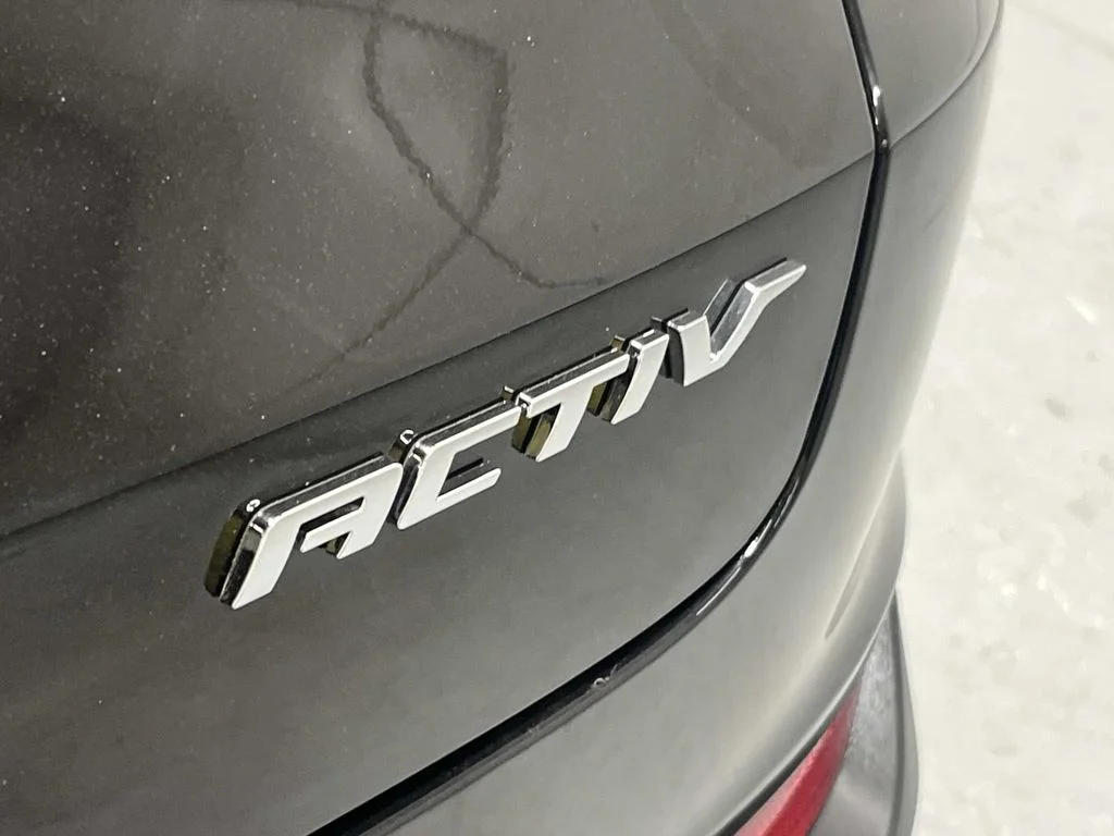 New 2026 Mosaic Black Metallic Chevrolet ACTIV image 10