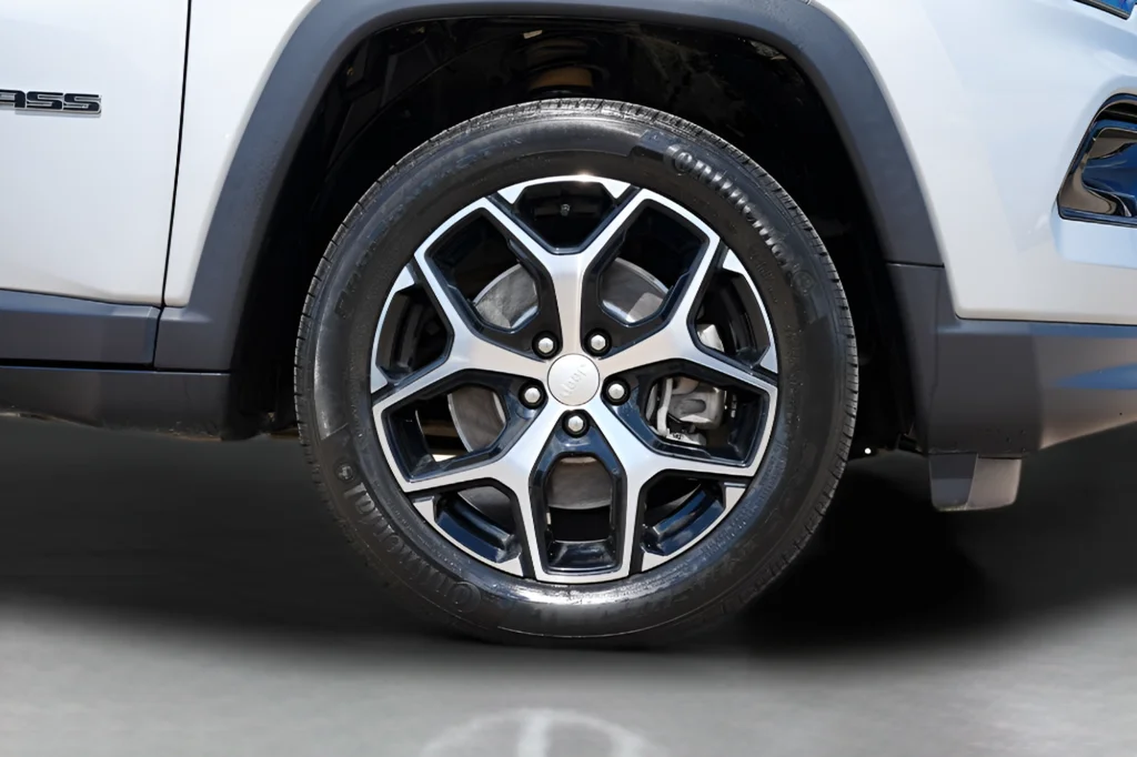 Used 2024 Silver Jeep Limited image 9
