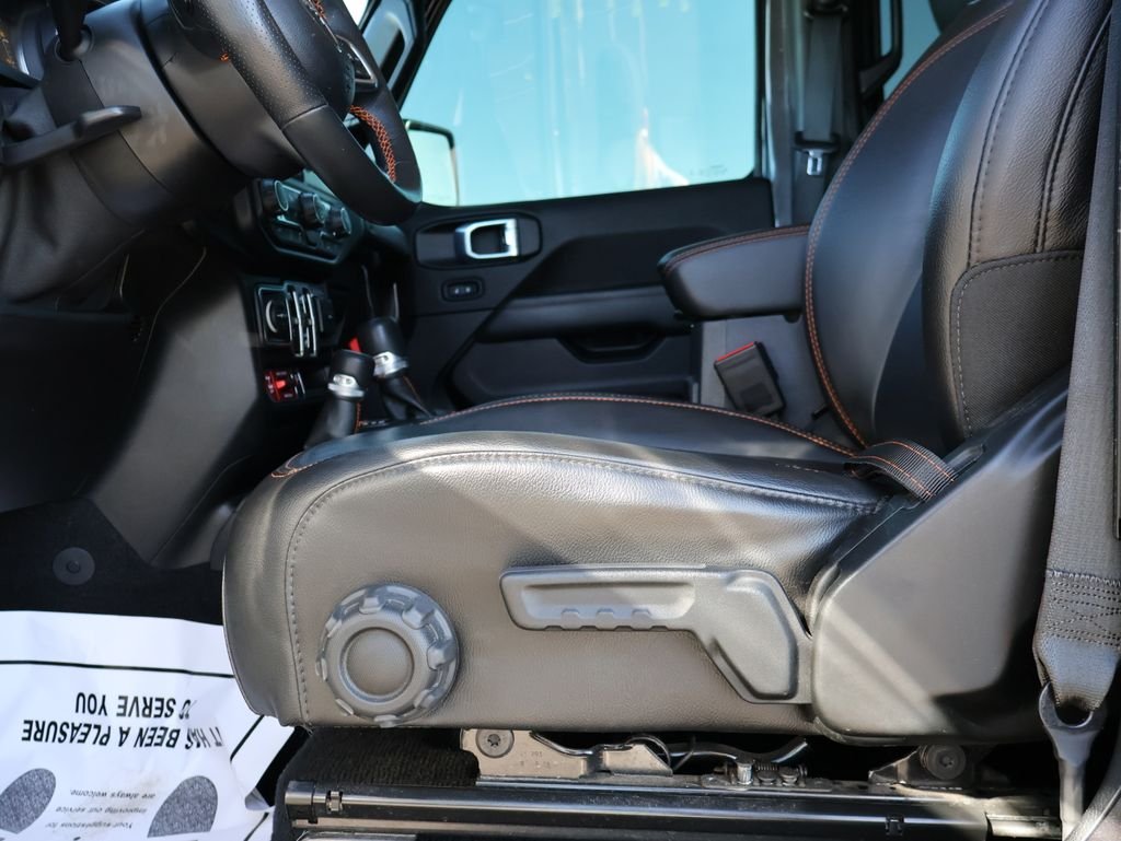 Used 2021 Granite Crystal Metallic Clearcoat Jeep Mojave image 39