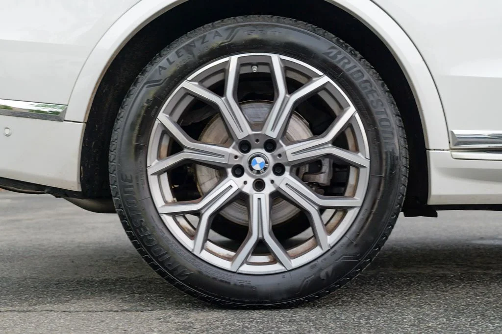 Used 2023 Mineral White Metallic BMW xDrive40i image 13