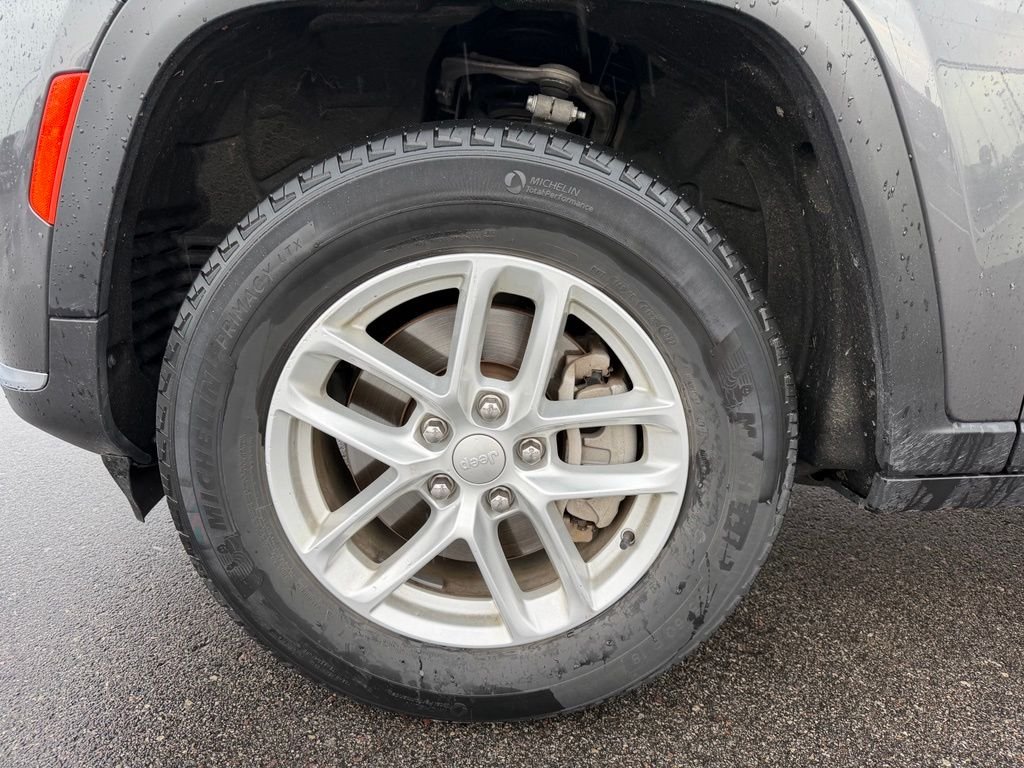 Used 2023 Gray Jeep Laredo image 44