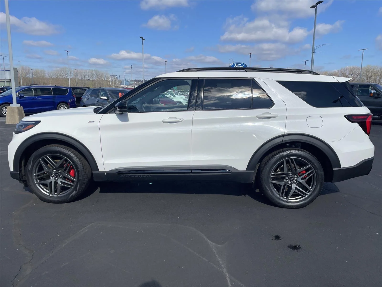 Used 2025 Star White Metallic Tri-Coat Ford ST-Line image 2