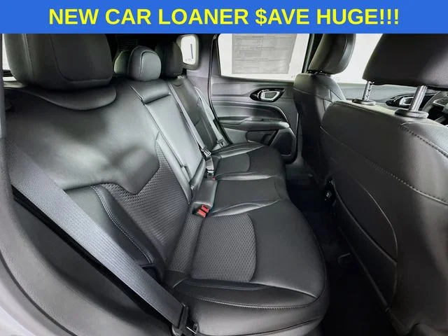 New 2026 Silver Zynith Metallic Clear-Coat Exterior Paint Jeep Latitude image 26