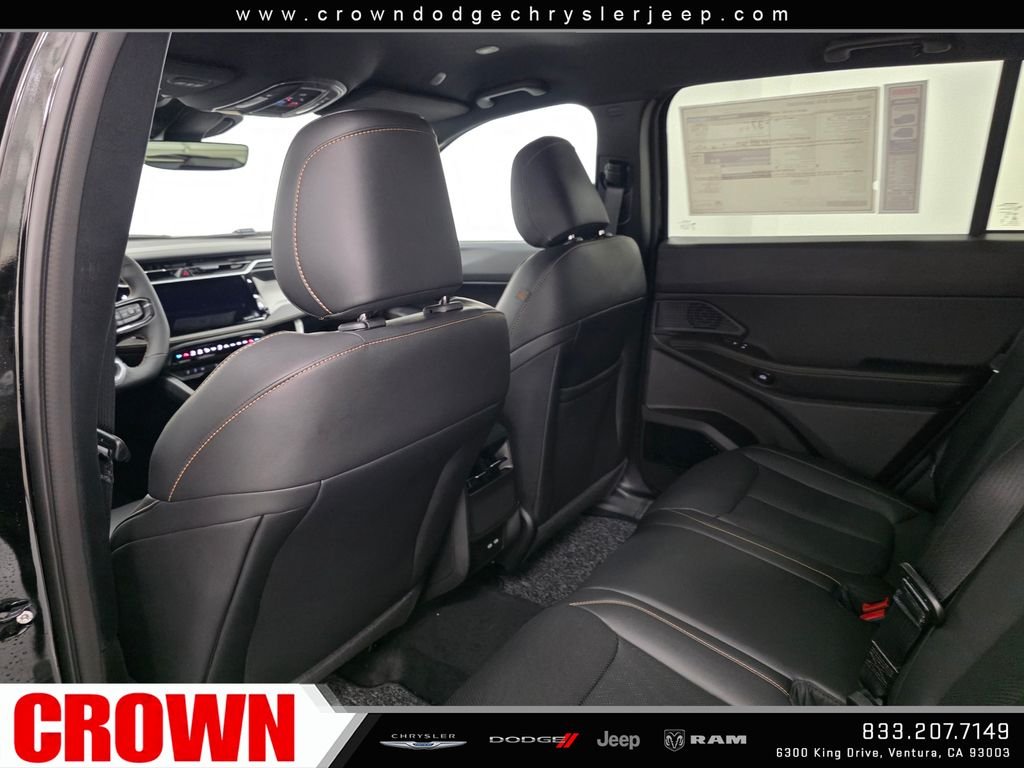 New 2026 Diamond Black Crystal Pearl-Coat Exterior Paint Jeep  image 11