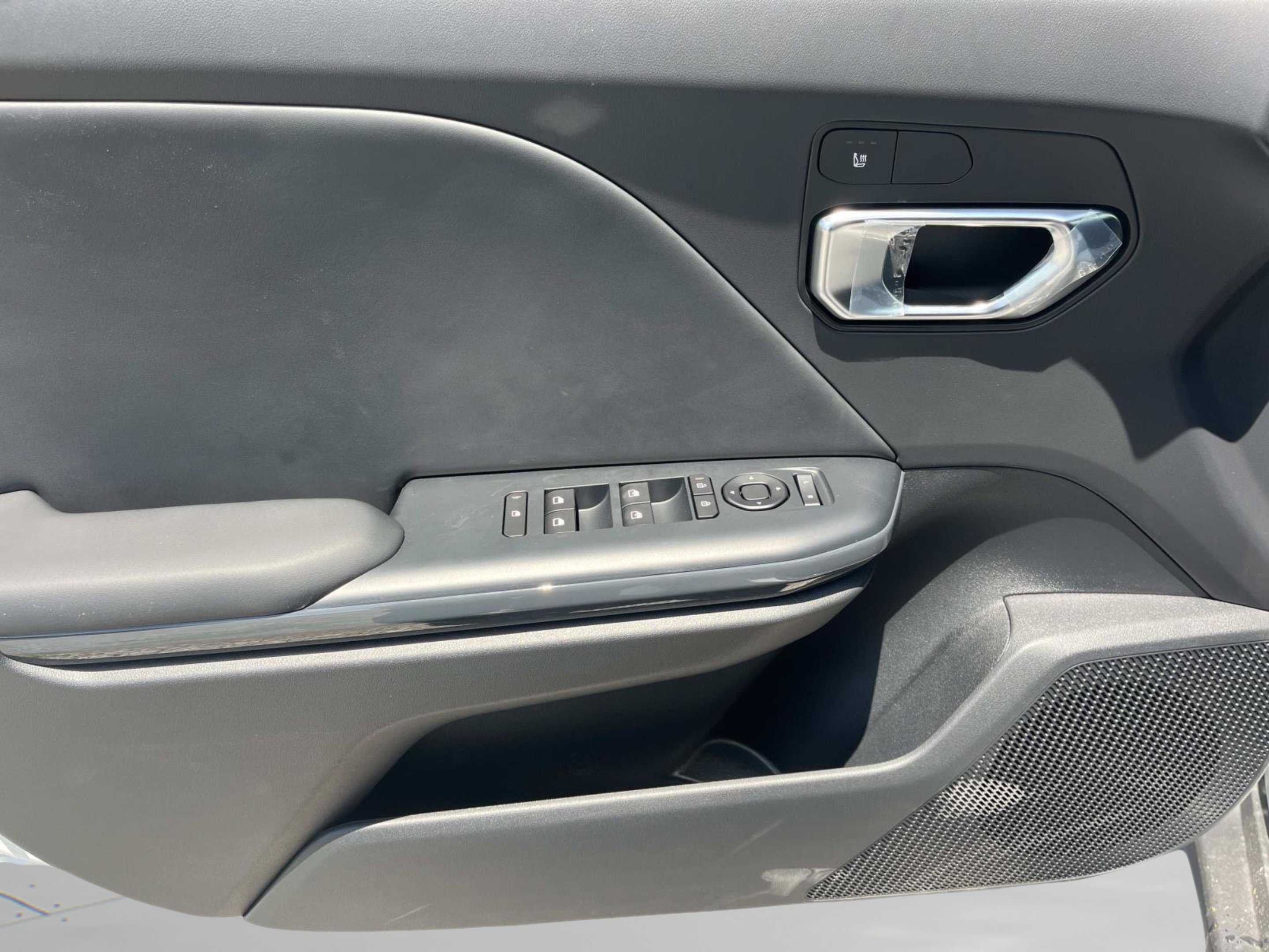 New 2026 Snow White Pearl Kia EX image 18