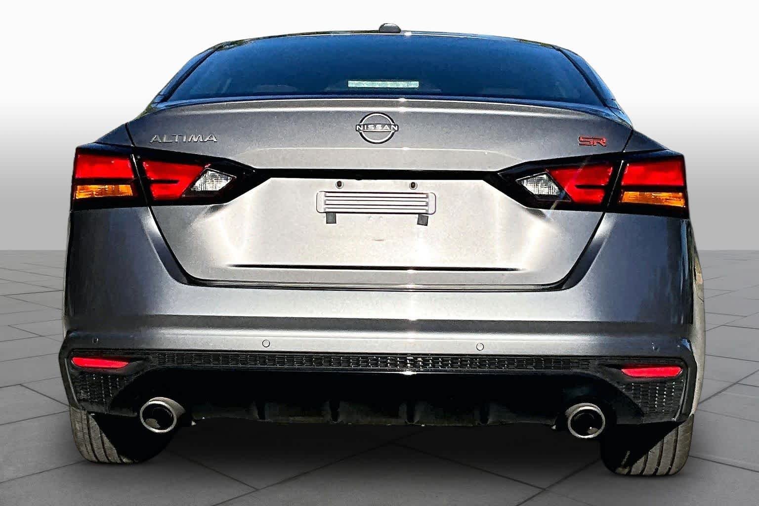 Used 2025 Garnet Pearl Metallic Nissan SV image 5