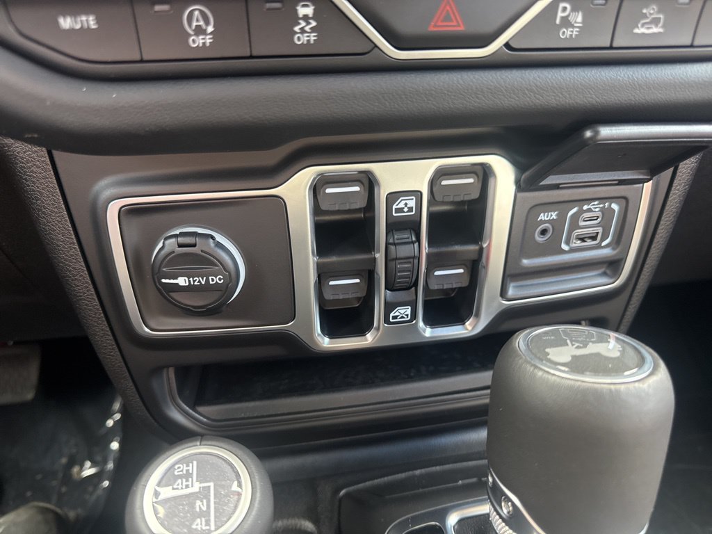 2025 Jeep Wrangler 4-Door Sahara - Photo 24
