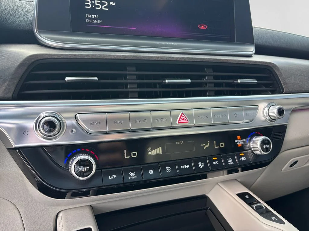 Used 2022 Purple Kia SX image 30