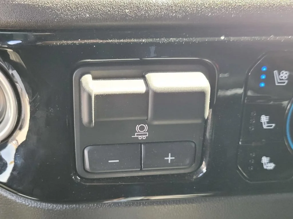 Used 2024 Black Chevrolet High Country image 19