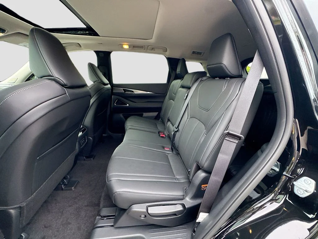 New 2027 MINERAL BLACK INFINITI Luxe FWD image 26