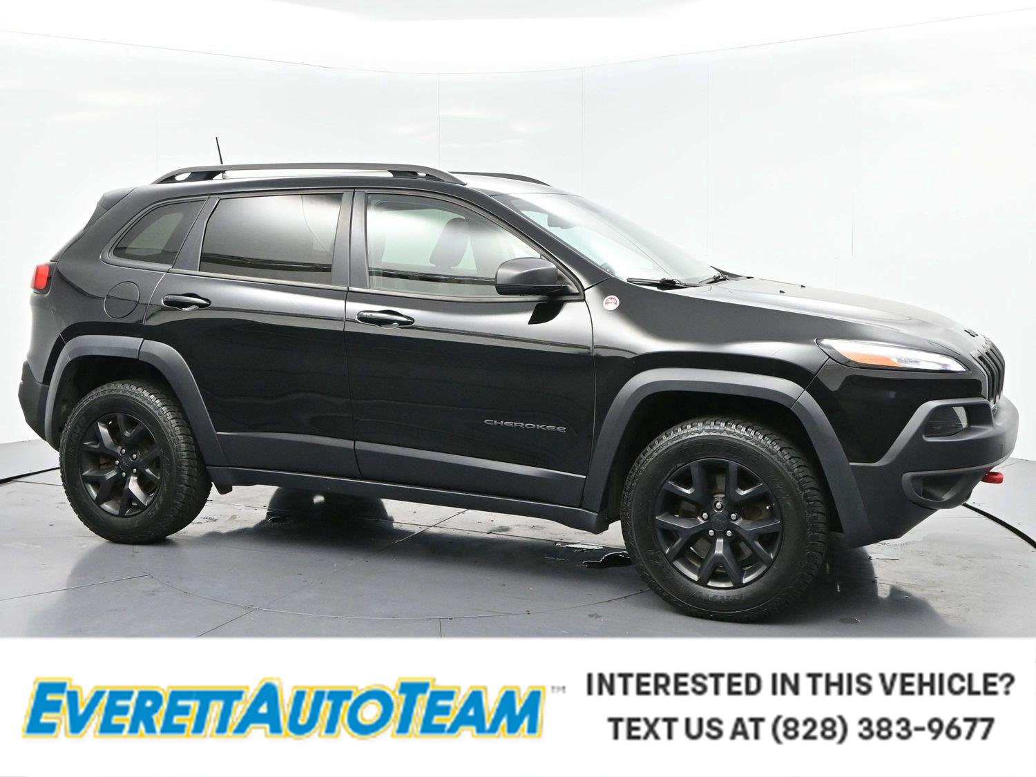 Used 2018 Diamond Black Crystal Pearlcoat Jeep Trailhawk image 1