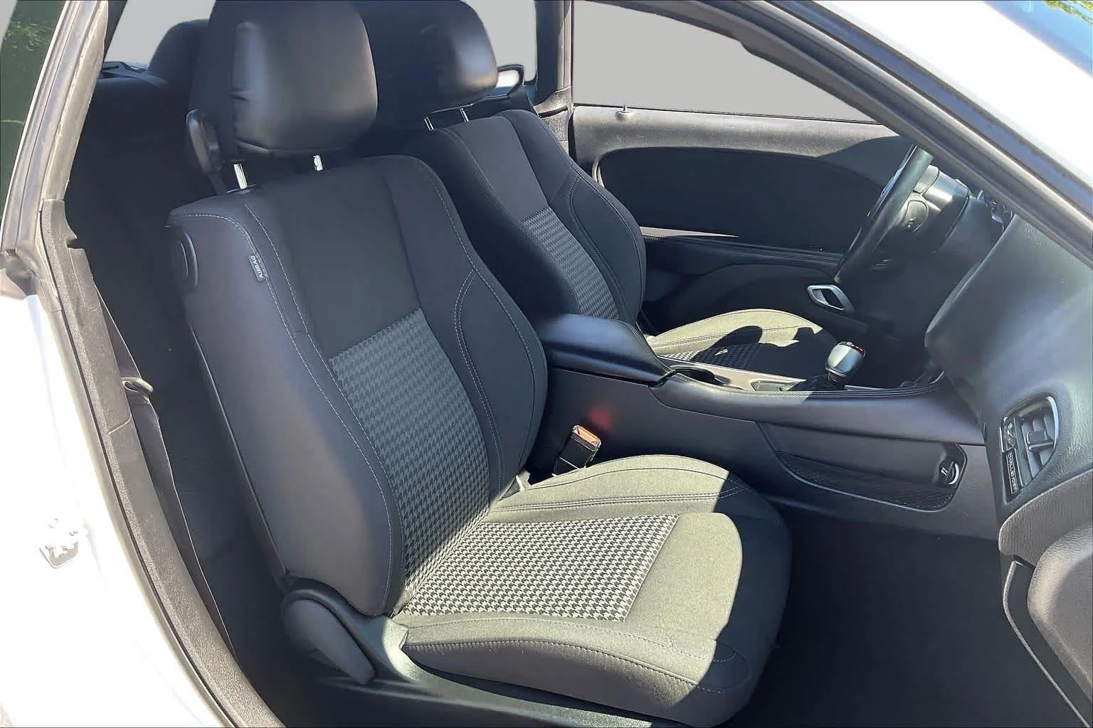 Used 2019 White Knuckle Clearcoat Dodge SXT image 9