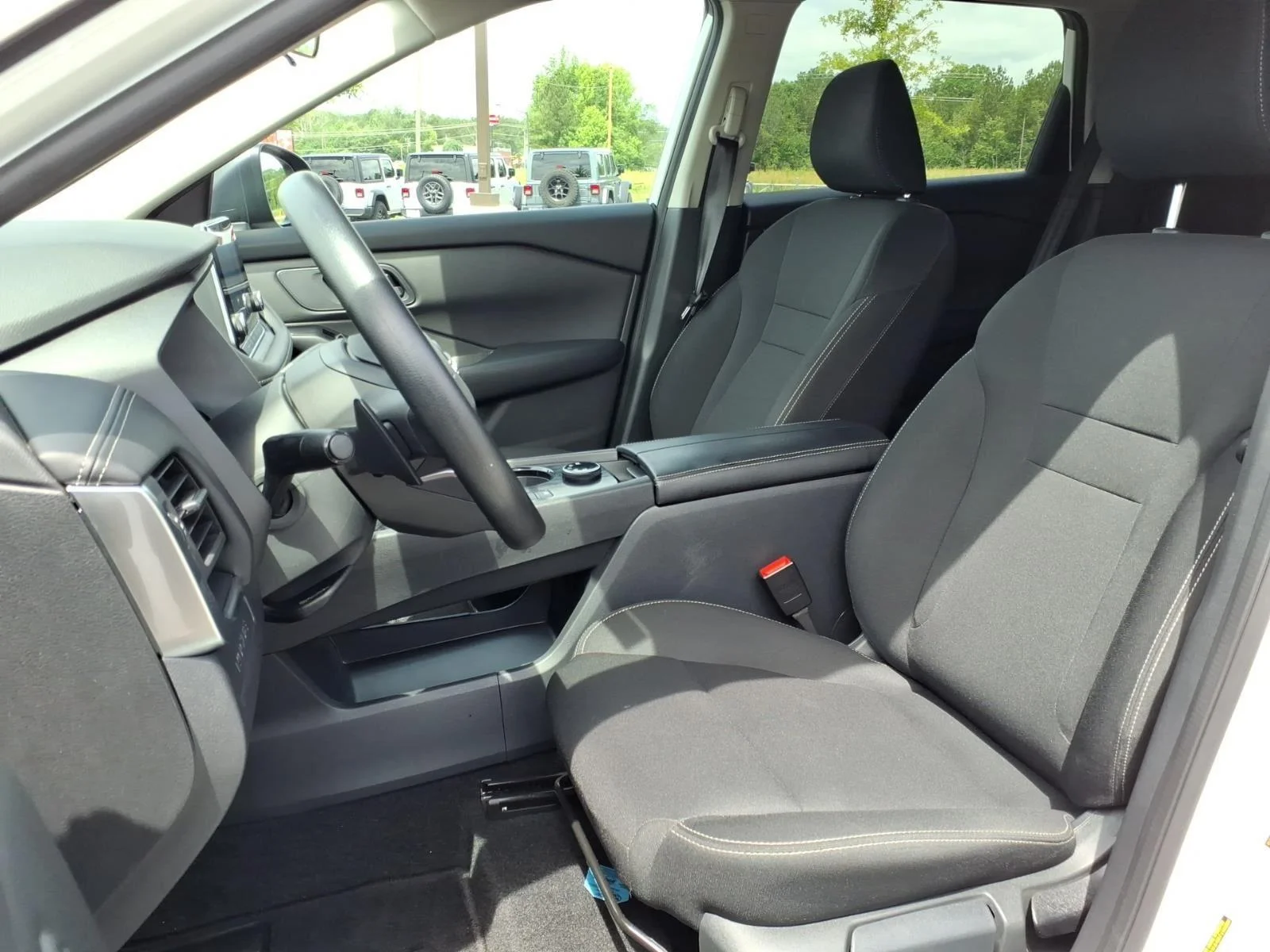 Used 2025 Glacier White Nissan S image 17