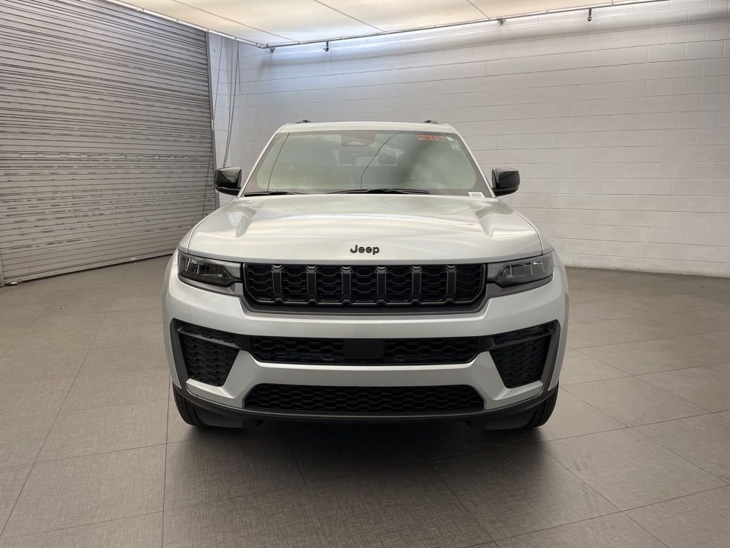New 2026 Silver Zynith Exterior Paint Jeep Altitude image 6