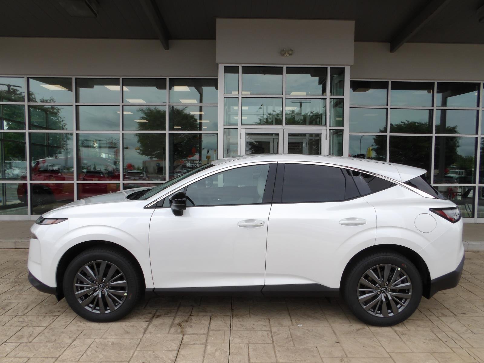 New 2026 Everest White Pearl TriCoat Nissan SL image 4