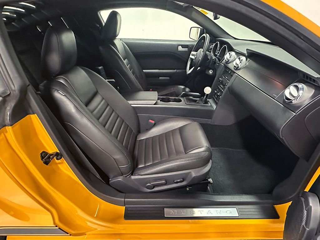 Used 2007 Orange Ford  image 46