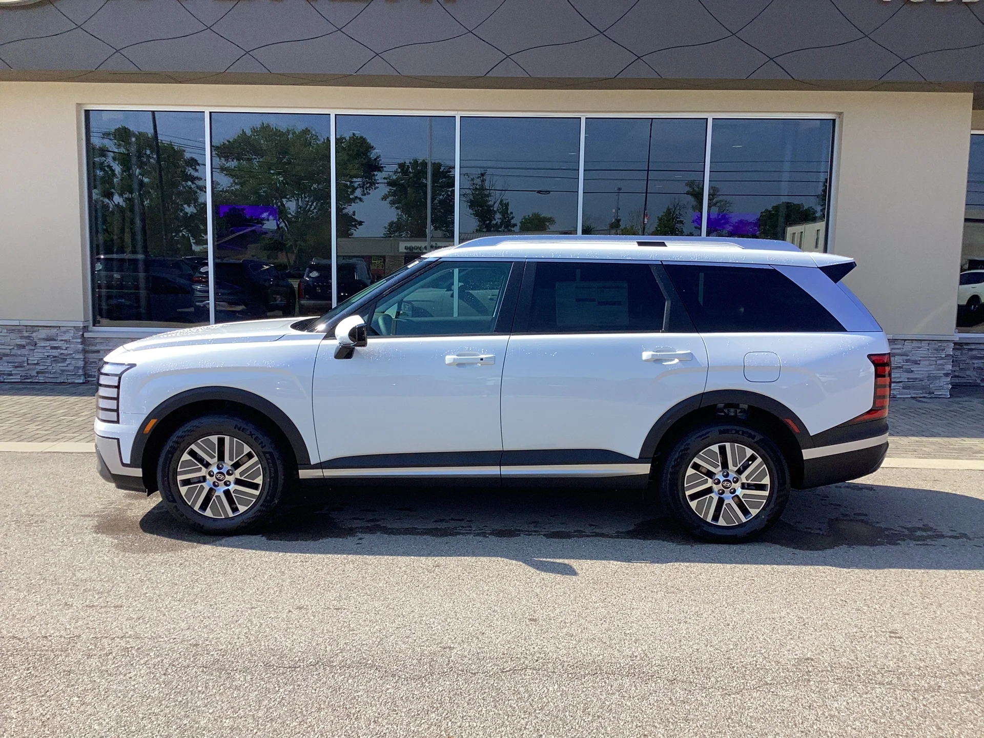 New 2026 Creamy White Pearl Hyundai SEL 7P image 3