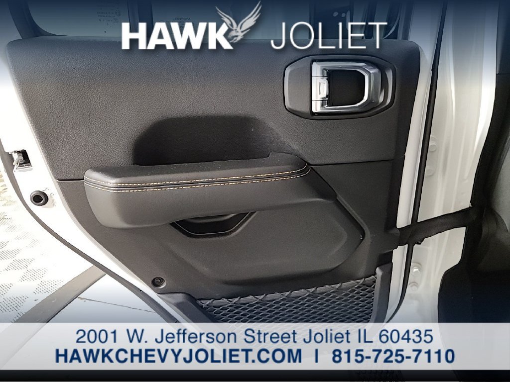 Used 2024 White Jeep Sahara image 22