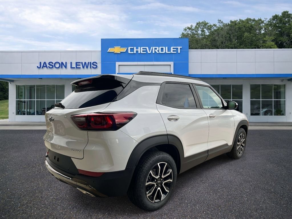 Used 2025 Iridescent Pearl Tricoat Chevrolet ACTIV image 3
