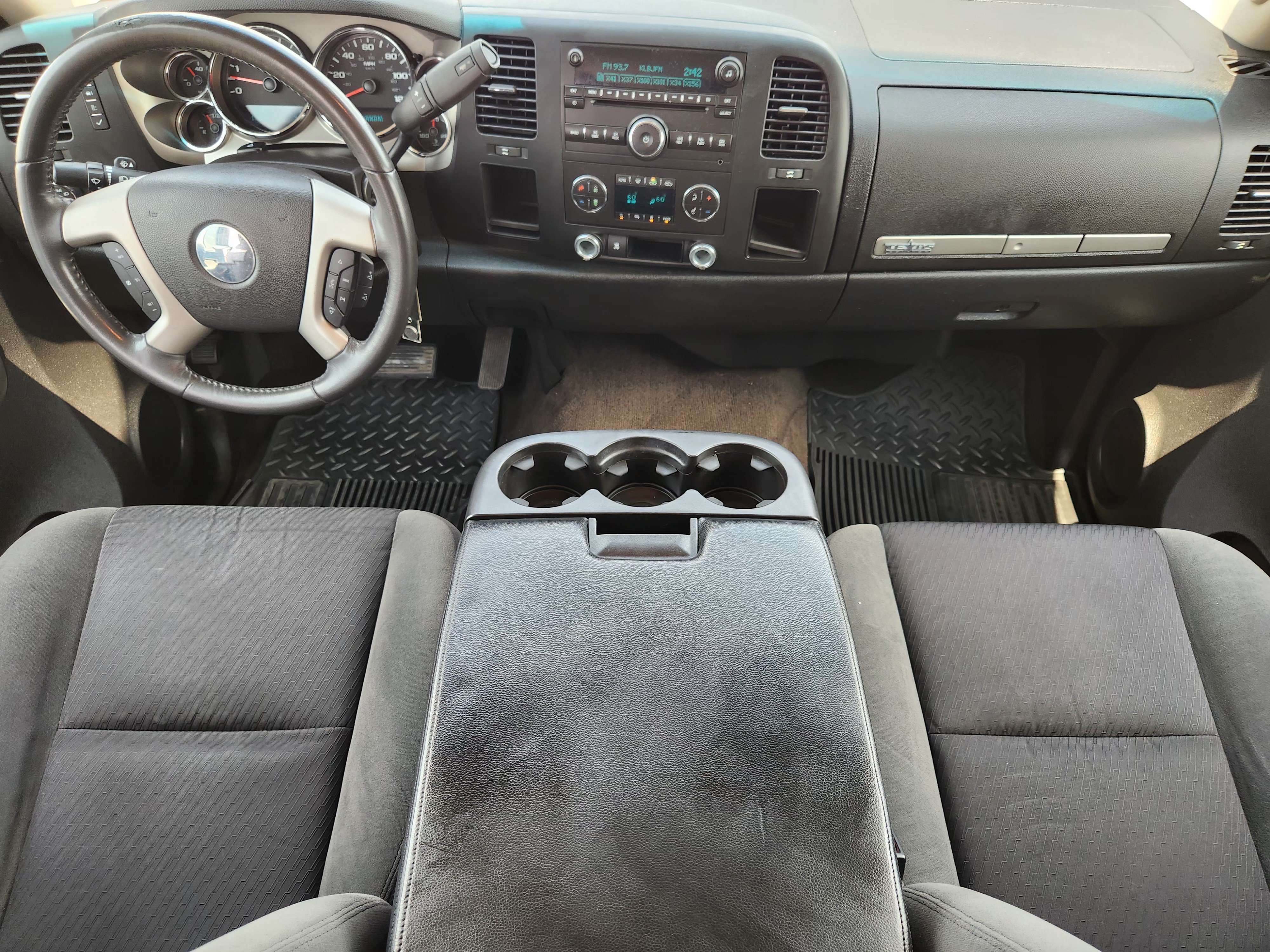 Used 2009 SUMMIT WHITE Chevrolet LT image 23