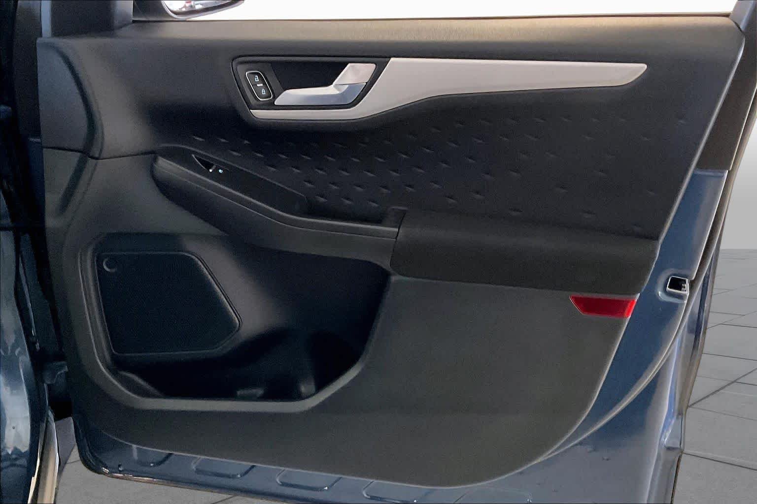 Used 2020 Blue Metallic Ford SE image 21