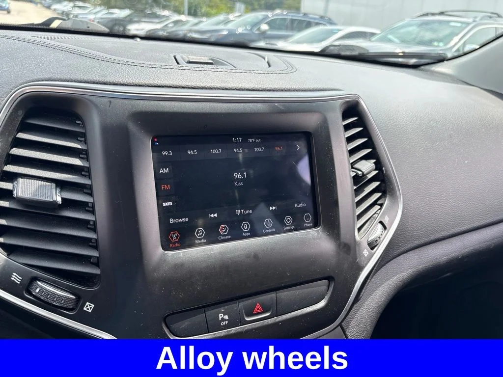 Used 2020 White Jeep Latitude Plus image 21