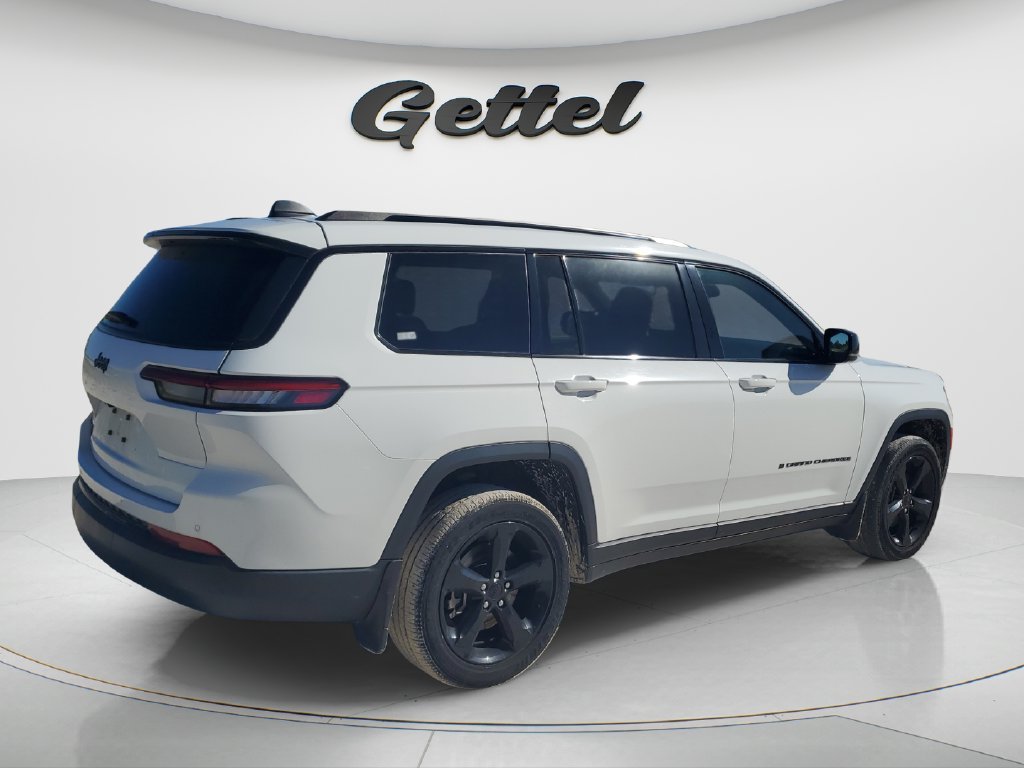 Used 2022 White Jeep Altitude image 5