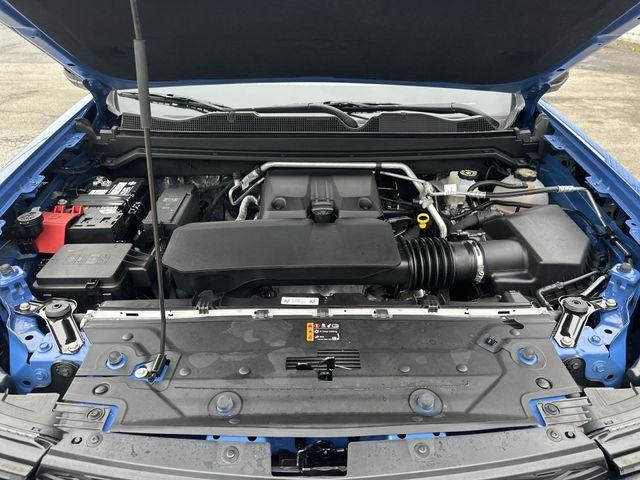 Used 2025 Blue Chevrolet ZR2 image 19