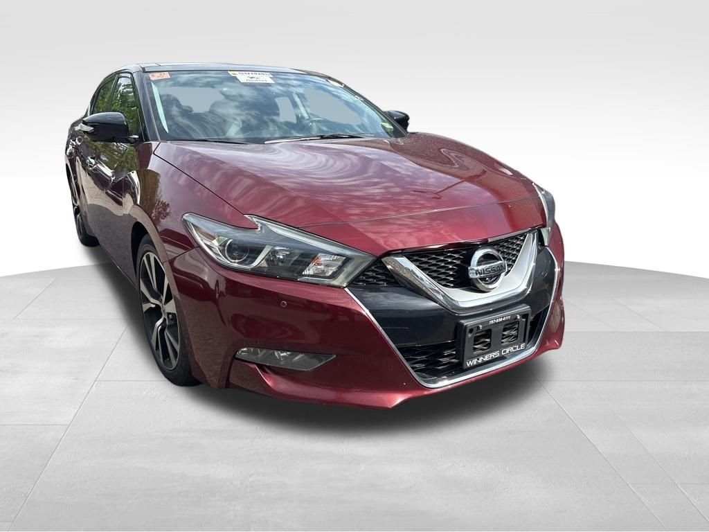 Used 2017 Red Nissan Platinum image 3