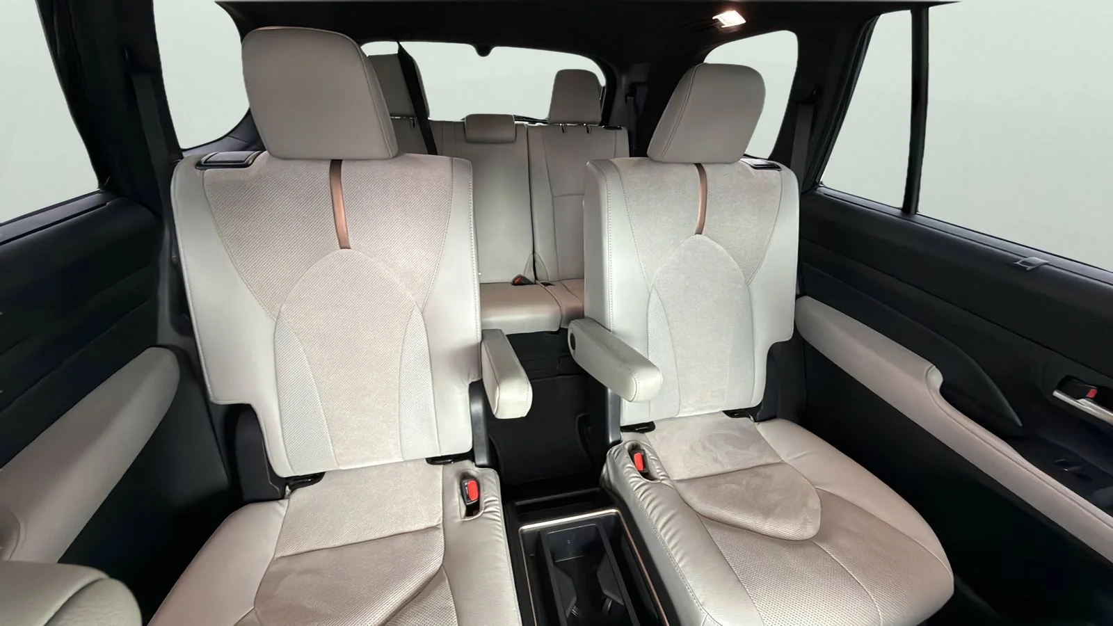 Used 2025 Blue Toyota MAX Platinum image 25